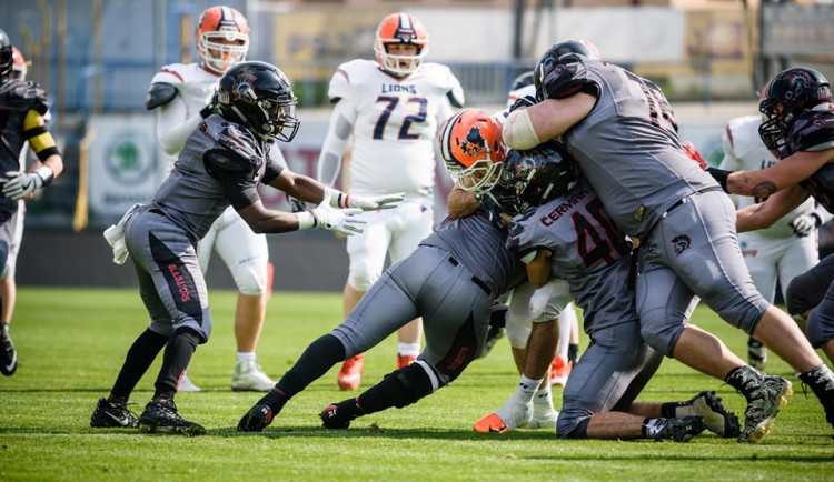 Gladiators velkému favoritovi dlouho vzdorovali, do Czech Bowlu však postupují Prague Lions