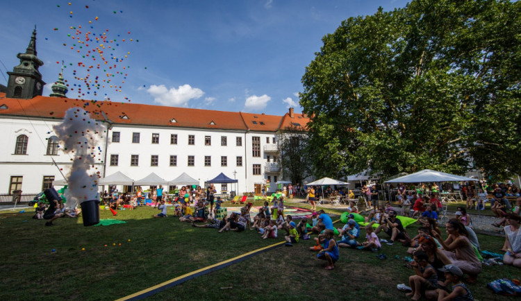 Festival Mendel je... včelař opět zve na party. Lidé uvidí třeba i videomapping a uslyší koncerty