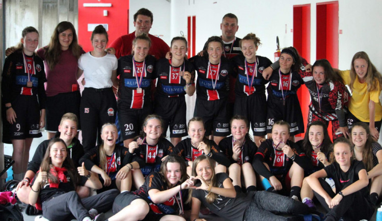 Juniorky FBŠ Jihlava zazářily na prestižním mezinárodním turnaji, vybojovaly historický bronz