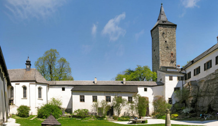 15043-hrad-rostejn-1200x900-e1492433766489