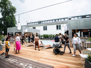 Manifesto má druhou pobočku, kde zaplatíte jen kartou