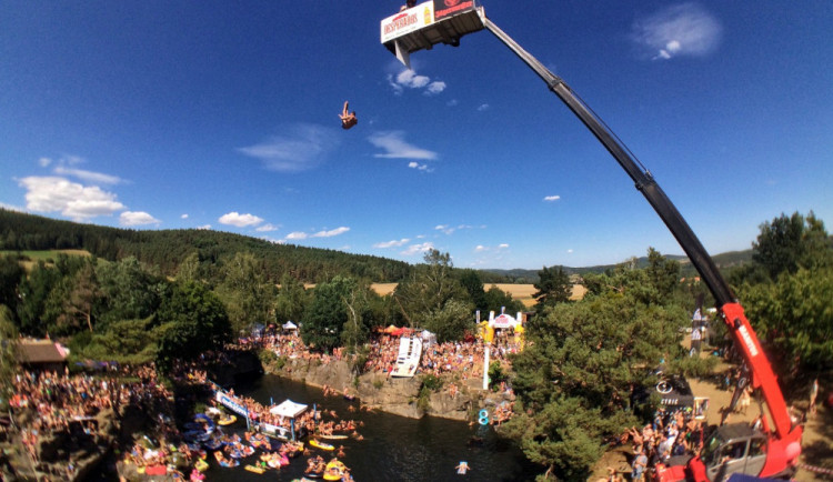 Vyšší skoky, zahraniční hvězdy a spousta zážitků. Highjump představuje kompletní program