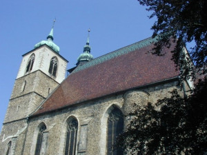 Zastřešení kostela sv. Jakuba bude během srpna dokončené, opravený krov bude přístupný od jara