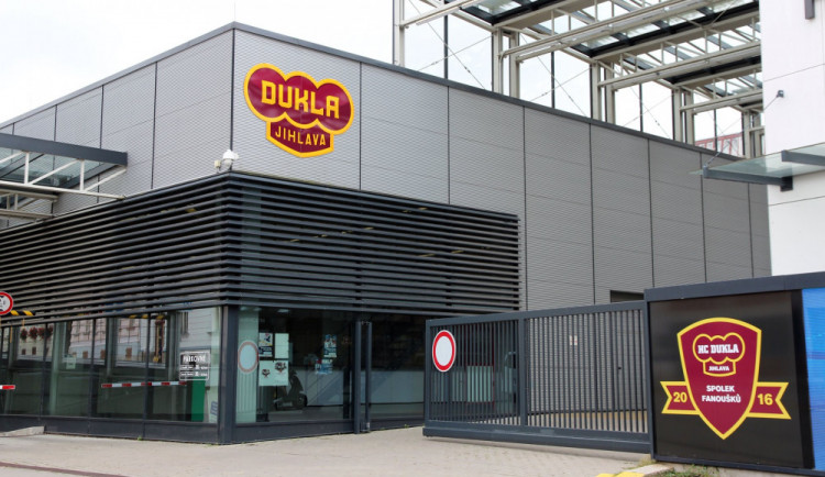 FOTO: Horácký zimní stadion v novém kabátu, zdobí ho kresby nebo fotografie legend