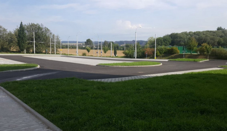 O měsíc a půl dříve, navíc levněji. Na Horním Kosově se v pondělí otevře nové parkoviště