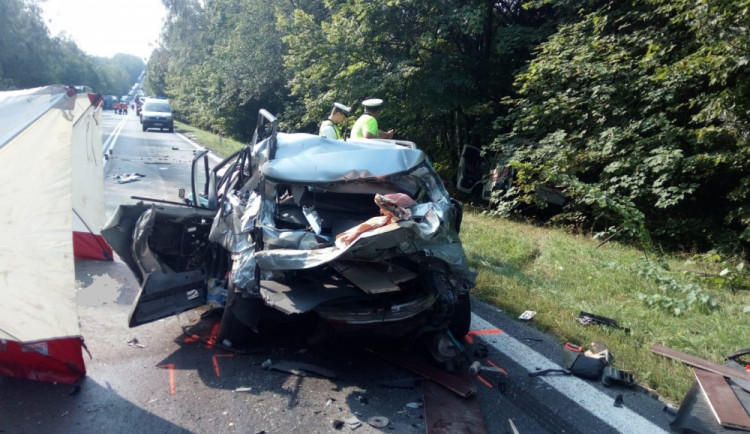 Hromadní tragická nehoda u Radostína: Dva mrtví, nejméně tři těžce zranění