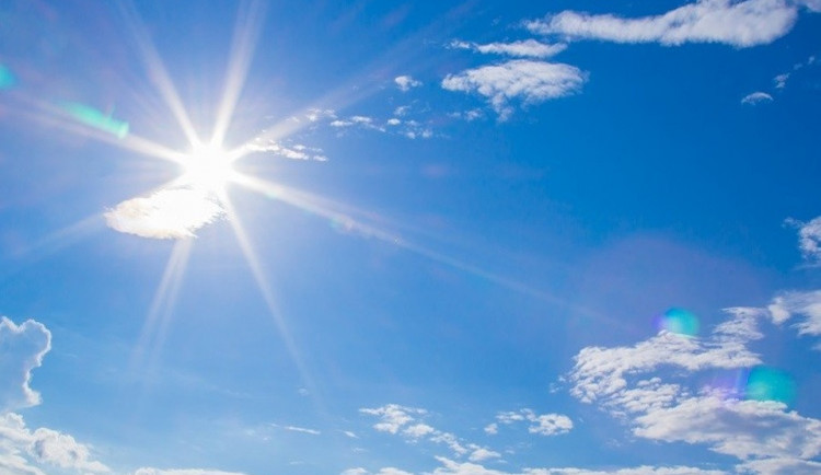 POČASÍ NA SOBOTU: Čeká nás krásný letní den, jasná obloha a teploty ke třicítce