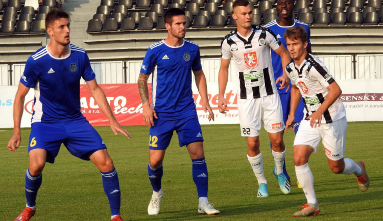 Vysočina prohrála přestřelku v Hradci Králové a může přijít o druhé místo v tabulce