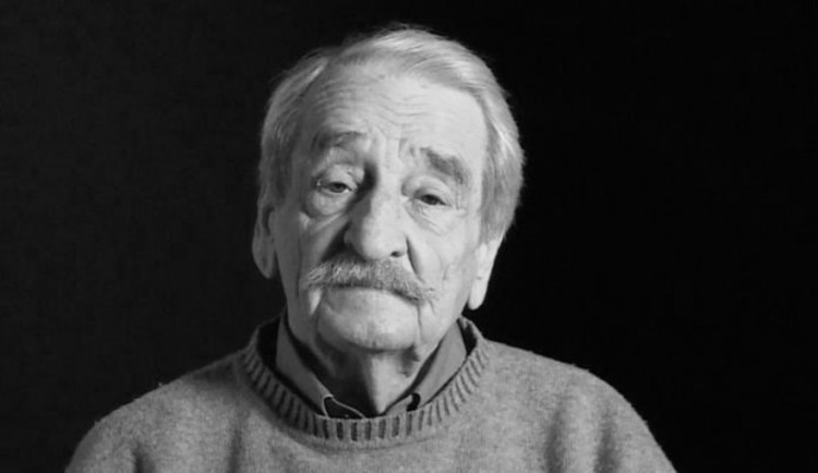 Divadlo Járy Cimrmana smutní. Zemřel dlouholetý člen Jaroslav Weigel