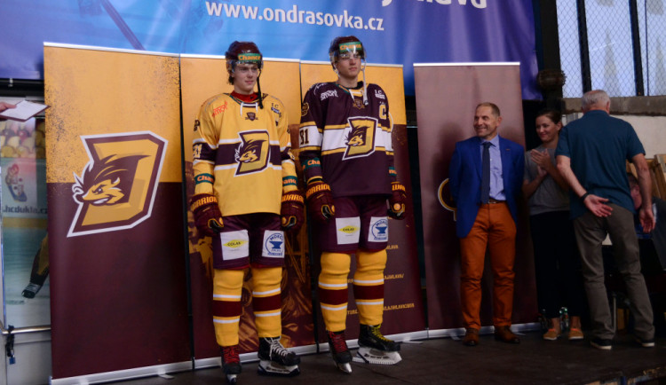 Dukla v rámci Fans Day představila dresy pro novou prvoligovou sezónu, ta začíná za týden