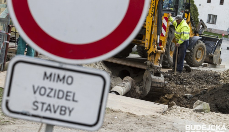 Opravená havlíčkobrodská Mírová ulice má být průjezdná koncem letošního října