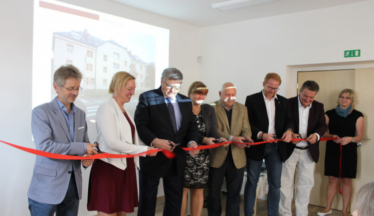 FOTO: V Jihlavě se dnes otevřelo centrum sociálních služeb. Nabízí také azylové byty