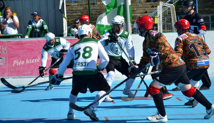 Prvoligoví hokejbalisté jsou zatím bez porážky, Malenovice porazili 4:3