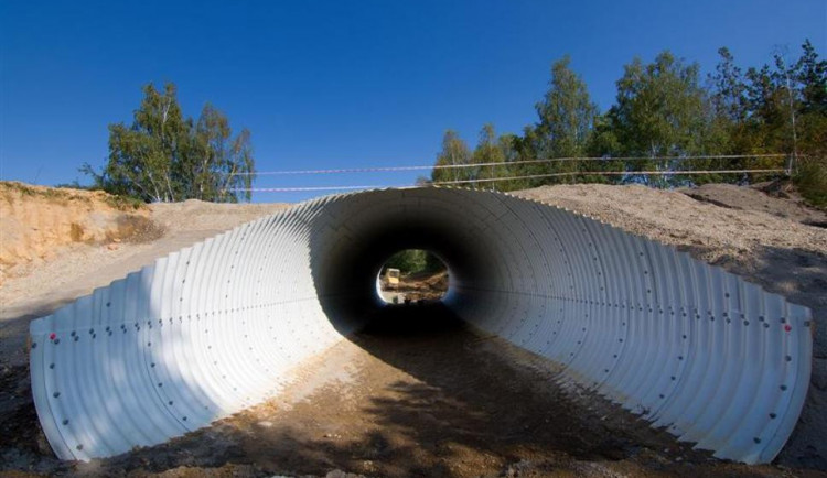 Cyklostezka na Pávov by se již brzy měla otevřít. Její výstavbu zkomplikovala řada problémů