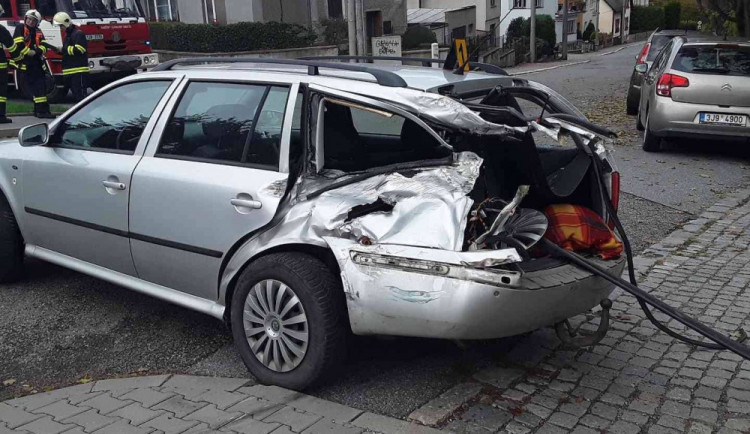 V Třebíči se dnes srazil vlak s osobním autem. Nikdo nebyl zraněn