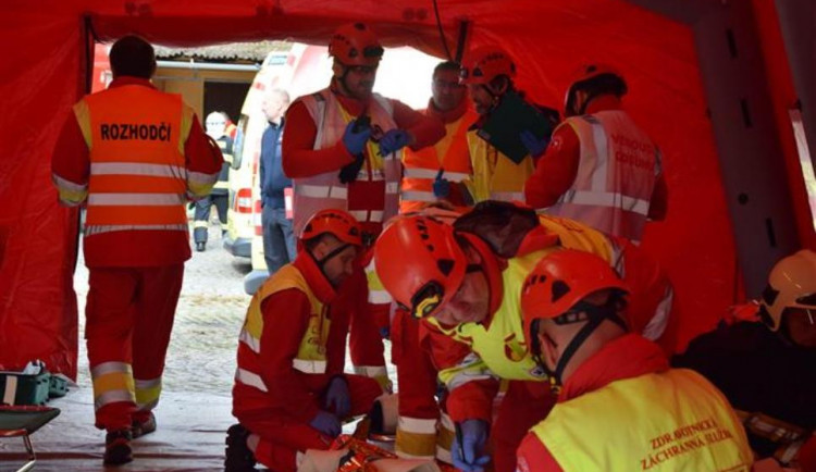 AMOK 2019: Po střelbě útočníků v Jihlavě zemřelo devět lidí, čtyřicet se jich zranilo