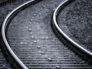 Šestatřicetiletý muž nepřežil střet s vlakem. Bližší informace přinese nařízená pitva
