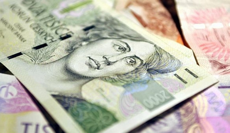 Otec neplatí alimenty na svého sedmiletého syna. Dluží už skoro sto tisíc korun