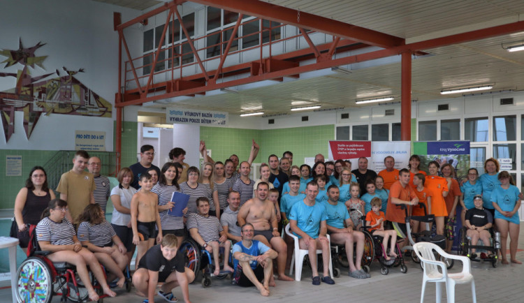 Handicapovaní plavci z jihlavského klubu Vodomílek se blýskli na domácích závodech