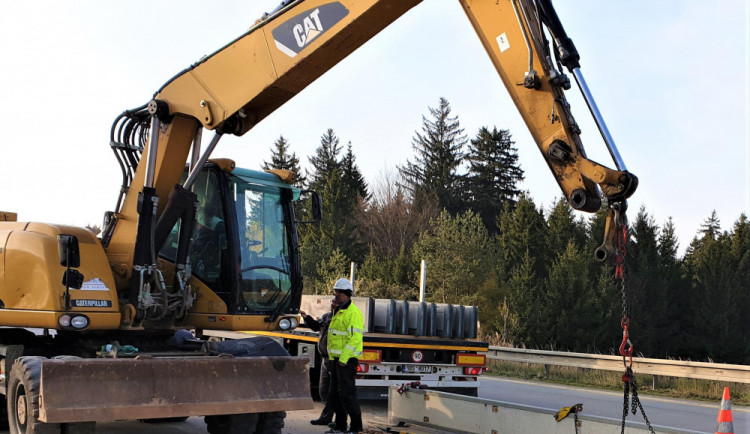 Uzavírka na dálnici u Humpolce bude od pondělí o 4 kilometry kratší v obou směrech