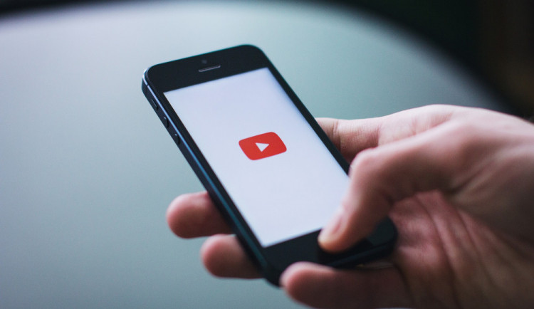 Češi loni přehráli přes internet 3,2 miliardy videí