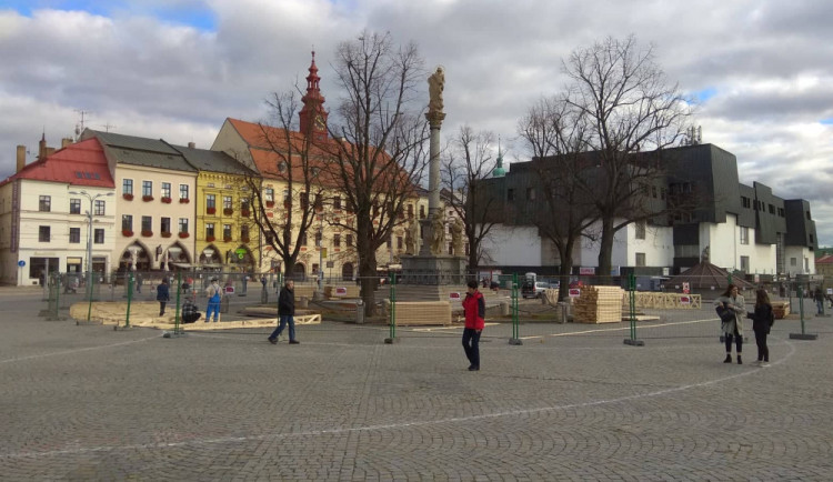 Přípravy na kluziště jsou v plném proudu