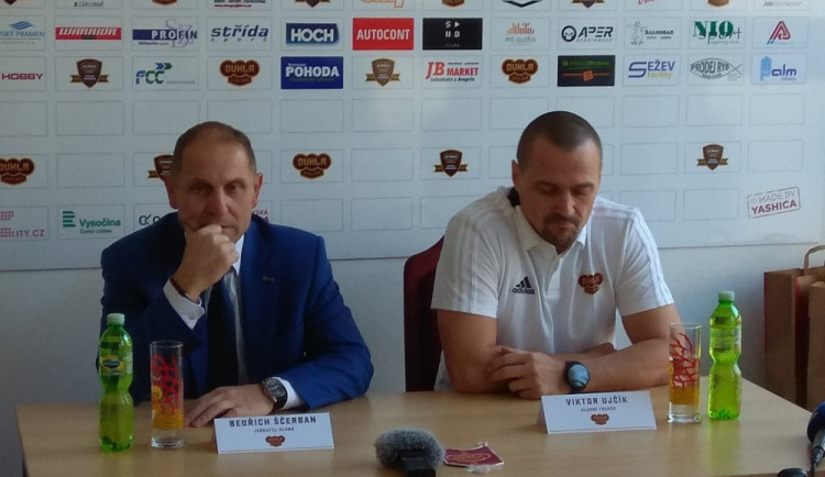 Srdcař na scénu. Hokejisty Dukly Jihlava povede Viktor Ujčík