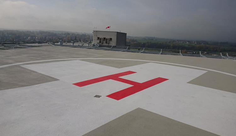 Havlíčkobrodská nemocnice má opravený heliport. Práce na střeše vyšly na 13 milionů