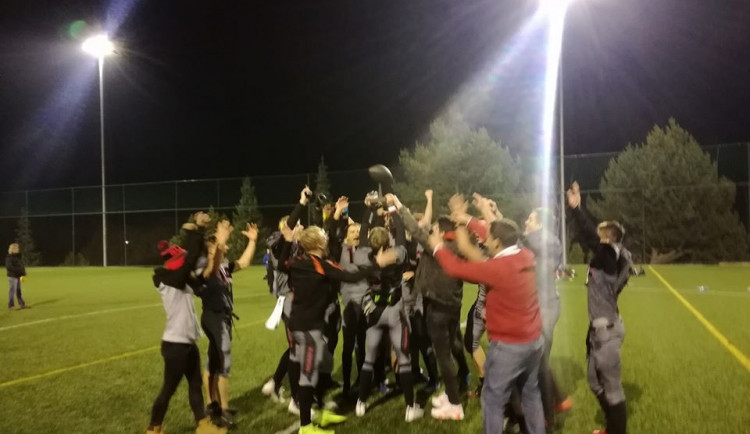 Dorostenci Vysočiny Gladiators jsou mistry ČR! Ve finále přestříleli Brno Sígrs 60:56