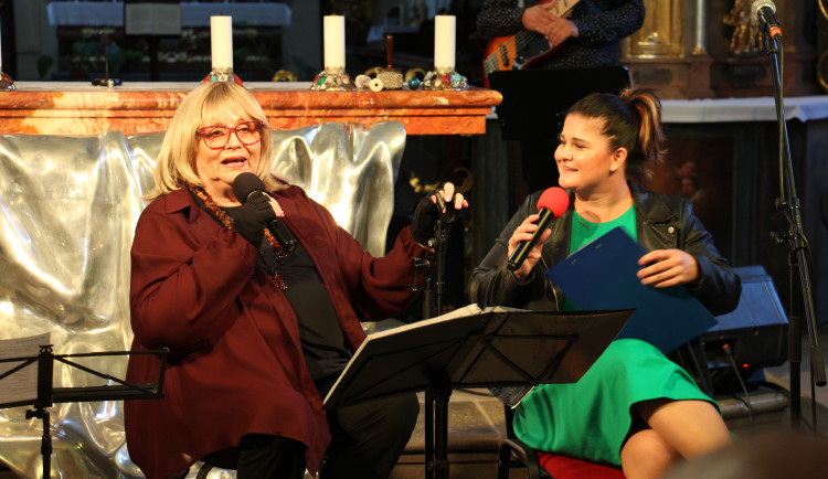 Jeden den dělám rozhovor s ortopedem, druhý den se zahrádkářem, říká moderátorka Hela Dvořáková