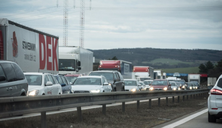 Katastrofický scénář: V prosinci po spuštění mýta hrozí na dálnicích kolony až 40 kilometrů
