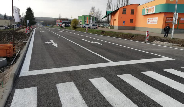 Opravovaná křižovatka nedaleko jihlavského hřbitova už je zase průjezdná