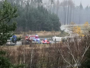 FOTO: Nehoda dodávky a osobáku blokovala hlavní tah na Brod. Jeden člověk se zranil