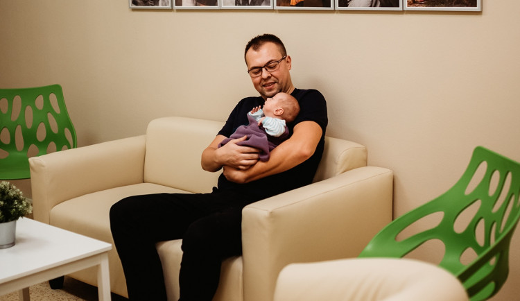 Na jihlavské novorozenecké JIP mají rodiče své nové zázemí. Díky charitativní akci