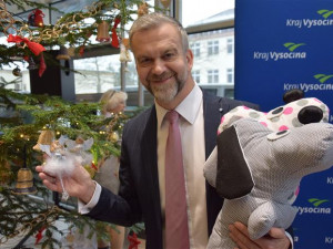 Krajský úřad po roce oživily Barevné Vánoce. Nejrychleji zmizelo cukroví a teplý punč