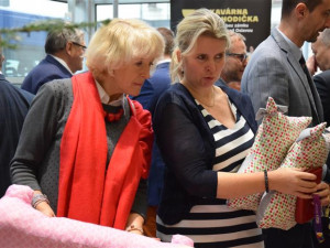 Krajský úřad po roce oživily Barevné Vánoce. Nejrychleji zmizelo cukroví a teplý punč