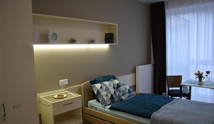  V Telči otevřeli nové centrum pro seniory. Podívat se přišla i veřejnost 