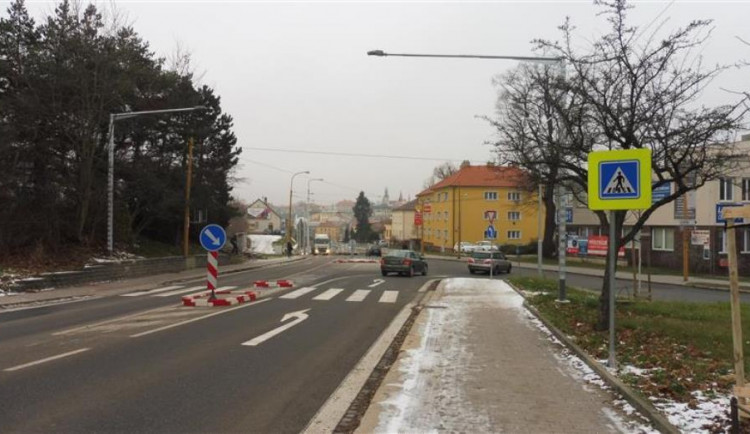 Jihlava má další nasvětlený přechod. Místo je teď kompletně bezbariérové