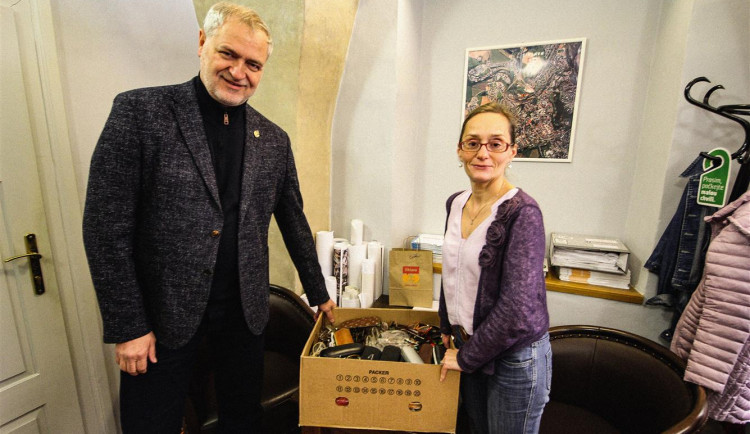 Z Jihlavy do Afriky letos poputuje 640 kusů brýlí. Vybralo se o 200 kusů víc než vloni