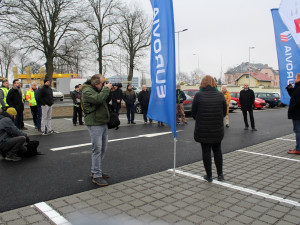 P+R parkoviště v Jihlavě bylo slavnostně otevřeno. Nabízí místo pro 110 řidičů