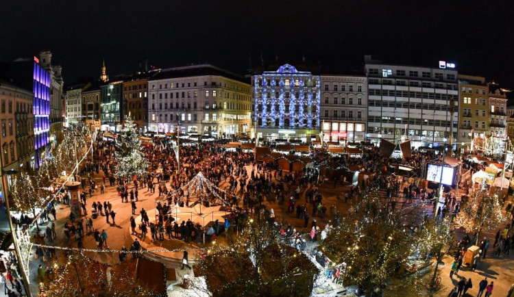 Oblíbené brněnské vánoční trhy na přání Brňanů i turistů prodlužují svou otvírací dobu až do ledna
