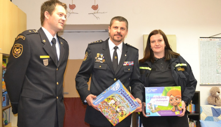 Dobrovolní hasiči z Ledče vypomohli Ježíškovi. Díky nim se dětem splní vánoční přání