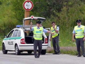 Policisté zastavili dvacetiletého řidiče Octavie. Měl pozitivní test na amfetamin a kokain