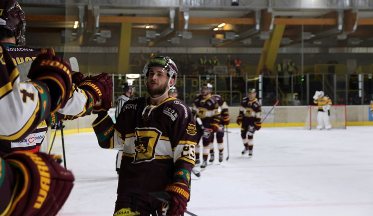 Dukla bodovala poosmé v řadě, v sobotu vyhrála v Sokolově 4:2