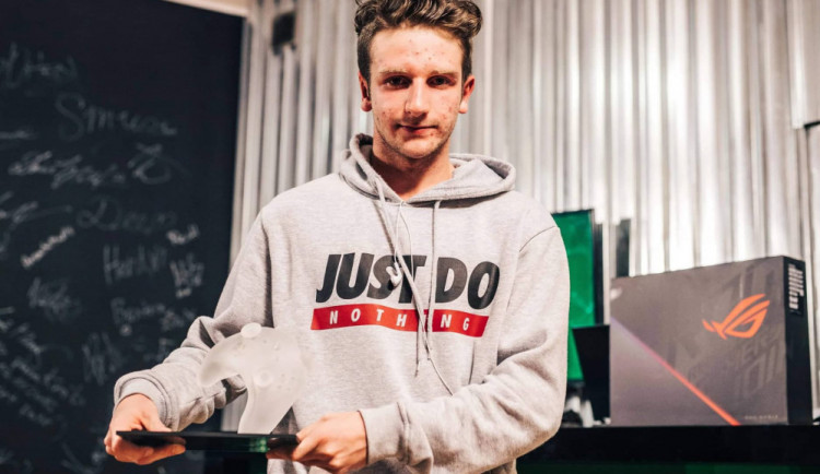 ROZHOVOR: Přijel jsem jako outsider, o to víc si úspěchu vážím, říká Dominik Lengal, mistr Československa v počítačové hře FIFA