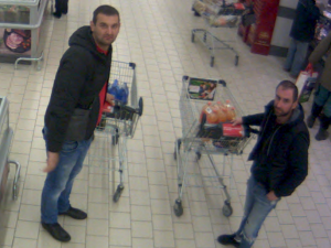 VIDEO: V Jihlavě a Havlíčkově Brodě došlo ke krádeži sektu. Neznáte muže na záznamu?