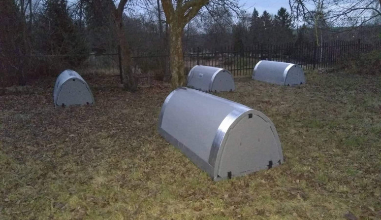 Bezdomovci v Jihlavě mohou přespat ve speciálním iglú. Jedno z nich je i pro dvojici