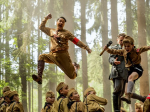 Koprodukce Králíček Jojo nominovaná na 6 Oscarů je ode dneška v kinech