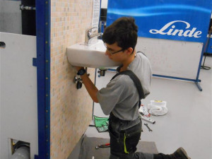 Nejšikovnějšího učně instalatéra má na Vysočině jihlavská stavebka. Finále bude v únoru