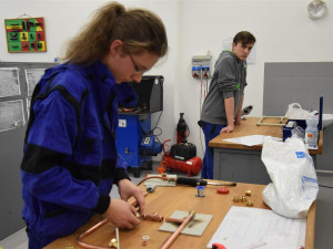 Nejšikovnějšího učně instalatéra má na Vysočině jihlavská stavebka. Finále bude v únoru